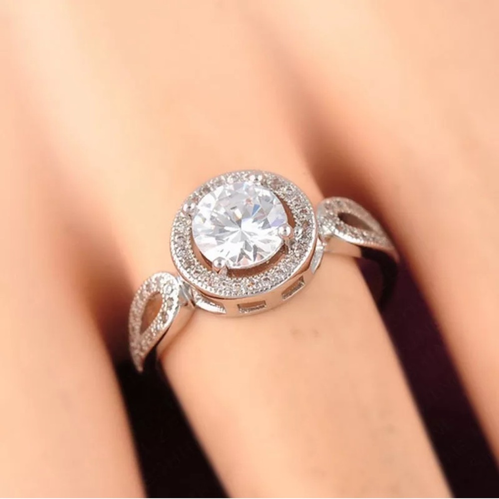 Round Cut White Sapphire 925 Silver Ring